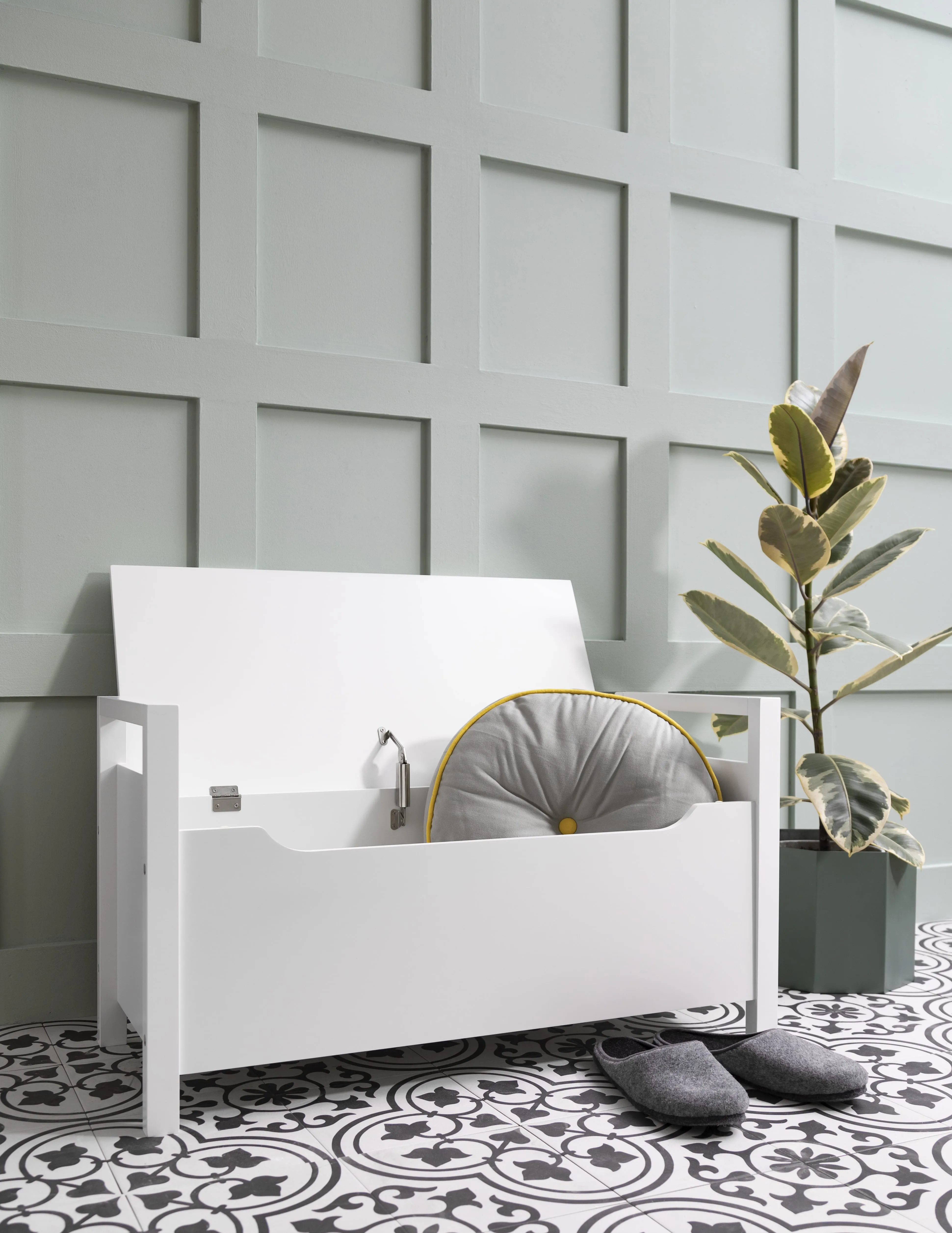 Olsen Storage Bench with Cushion in Classic White