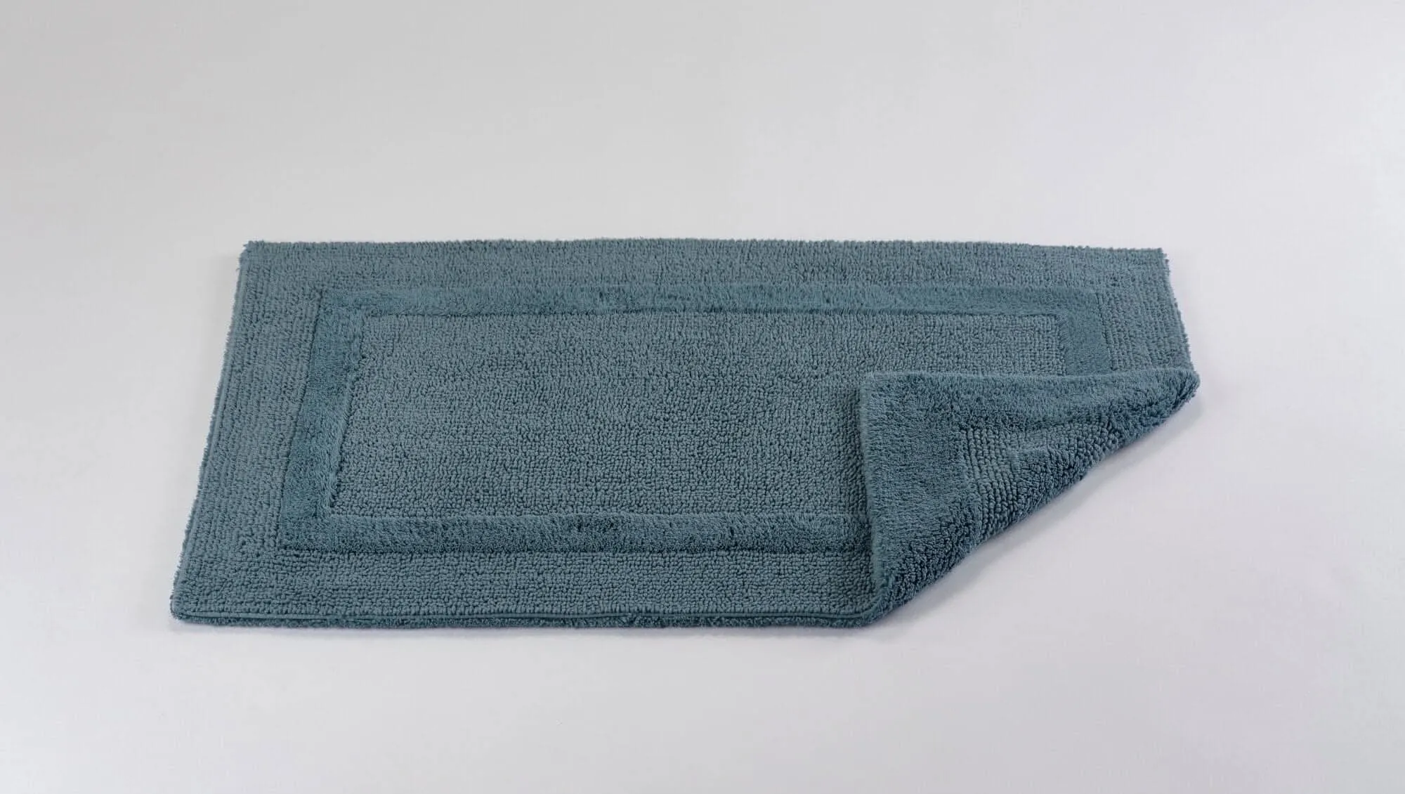 Reversible Contoured Bath Rug (23 x 23" | 60 x 60 cm)